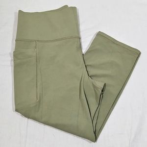 Athleta Salutation Stash Pocket II Capri Pants Green Athleisure Leggings Large